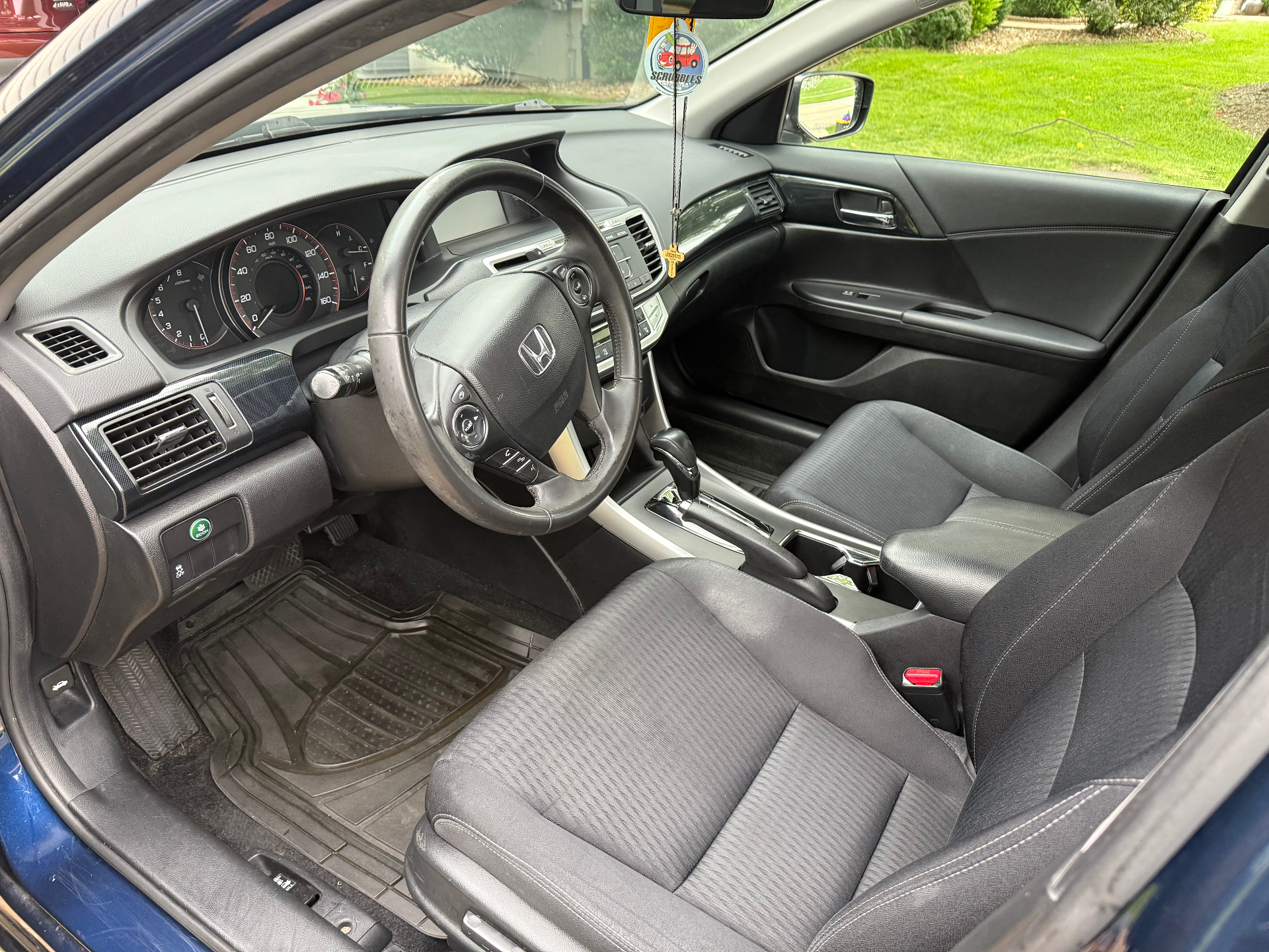 Honda Accord — photo 6